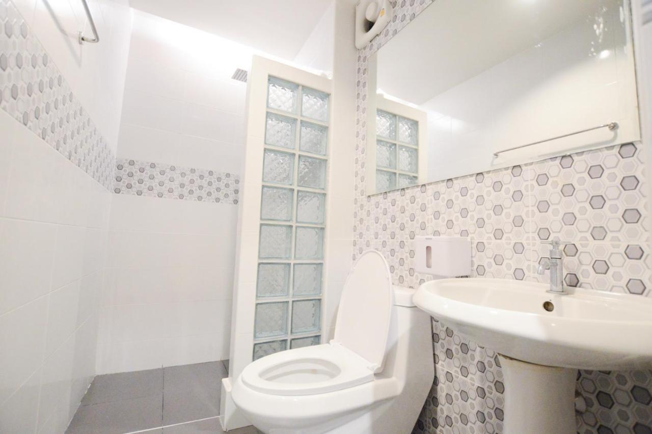 Thaiphiphat House Bangkok Extérieur photo