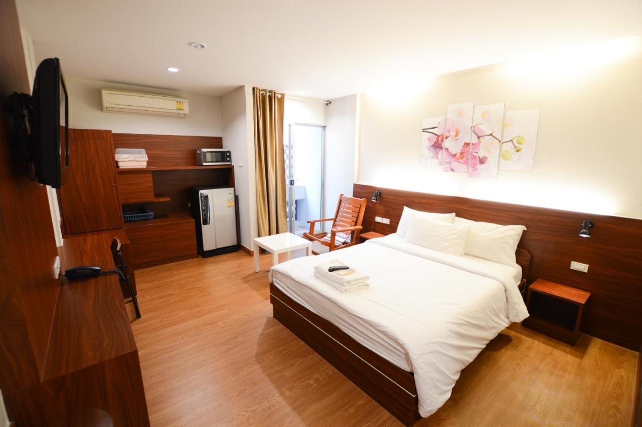 Thaiphiphat House Bangkok Extérieur photo