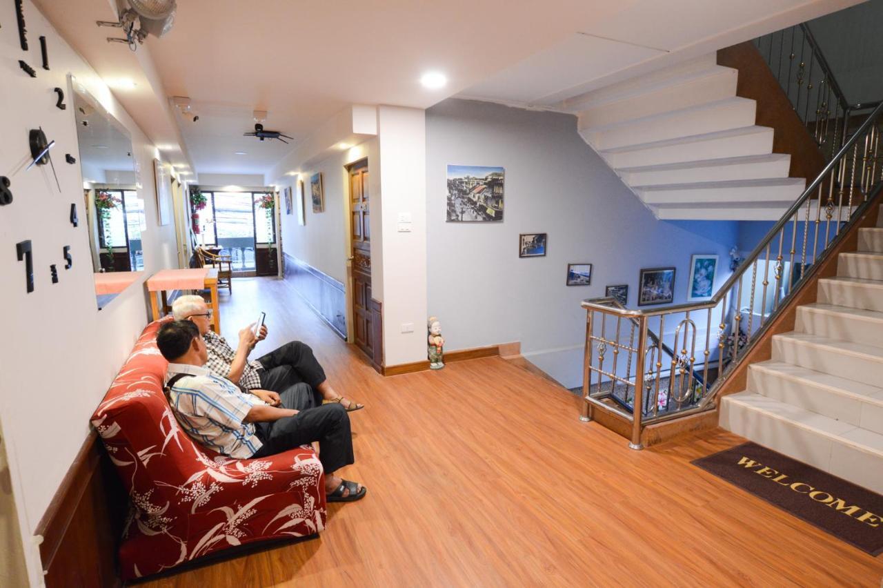 Thaiphiphat House Bangkok Extérieur photo