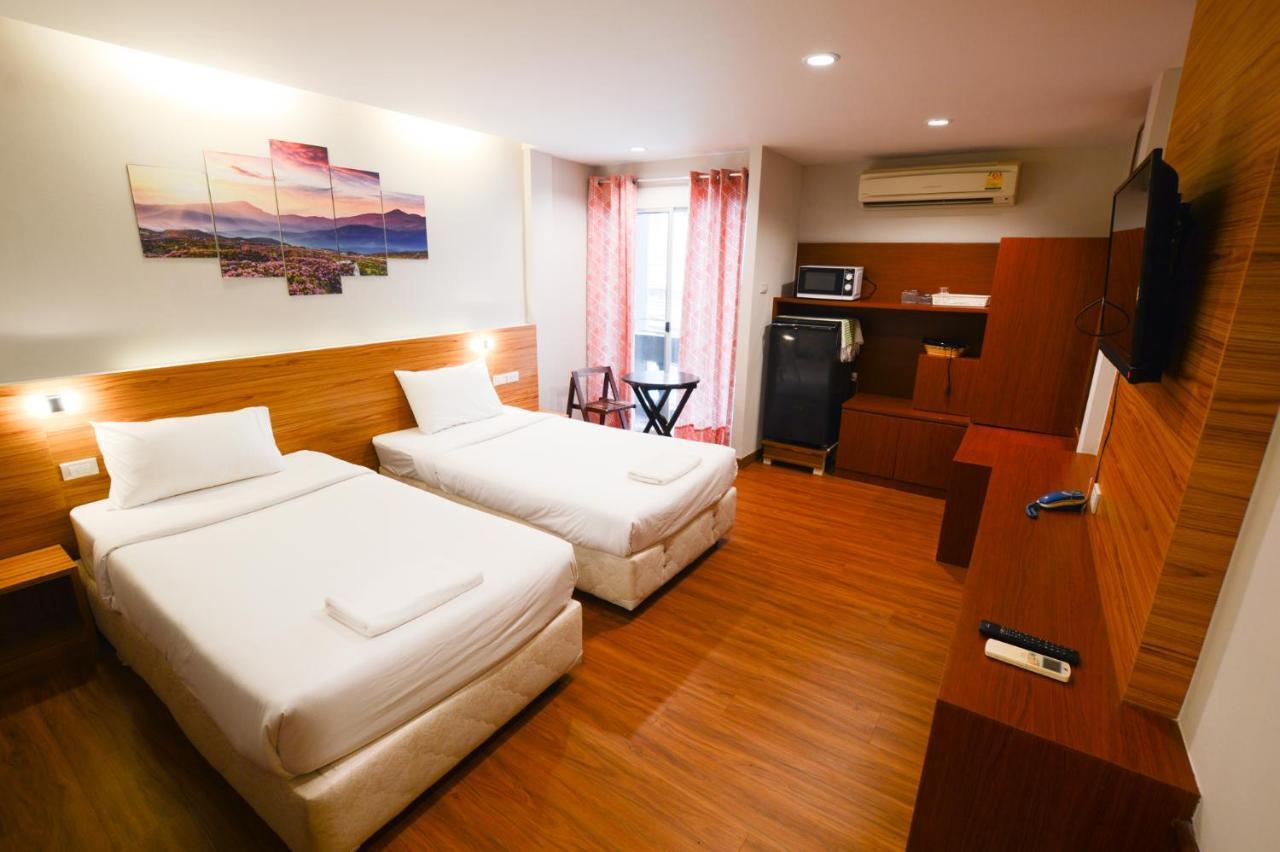Thaiphiphat House Bangkok Extérieur photo